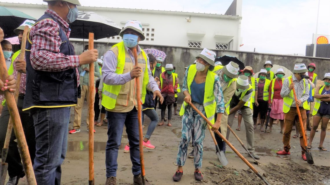 Lancement officiel des travaux du Programme Argent Contre Travail – Asa Avotra à Toamasina. Lancement officiel des travaux du Programme Argent Contre Travail – Asa Avotra à Toamasina.